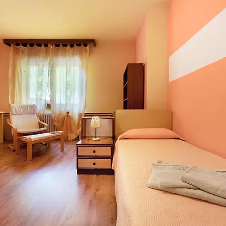 Semesterbostad Casa Giuly Stazzona